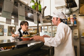 Pitali su profesionalne kuvare KOJE JELO NIKADA NE BI UZELI U RESTORANU i njihove odgovore morate DOBRO ZA ZAPAMTITE