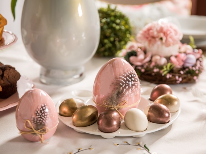Modne dekoracje stołu na Wielkanoc 2021