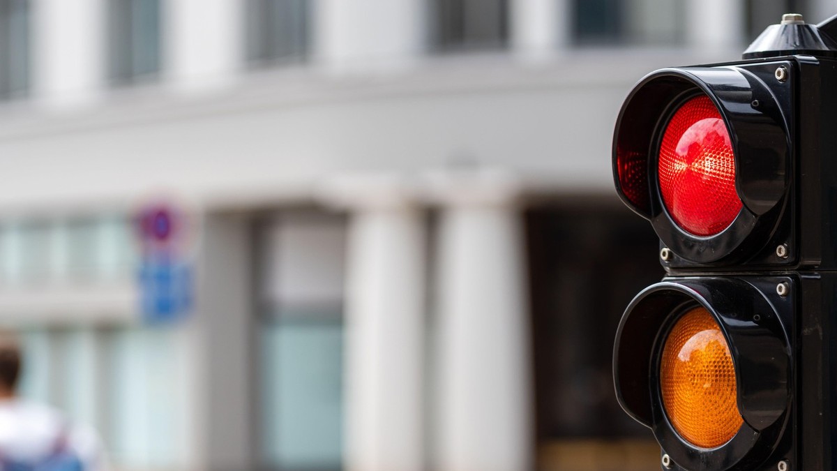 Dolazi četvrto svetlo na semafore: Evo koje boje će biti i šta znači nova signalizacija Kép