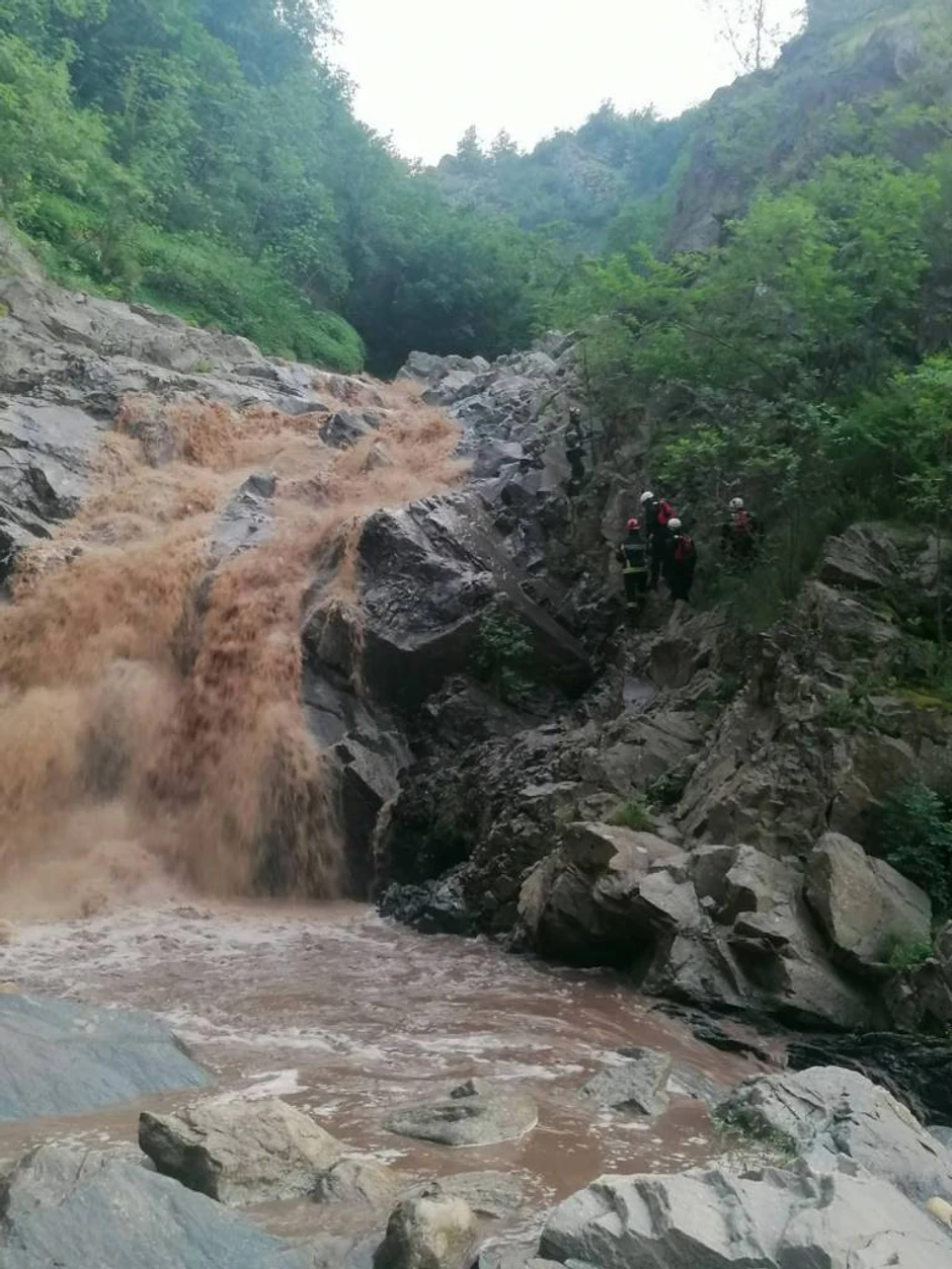 Pripadnici Sektora za vanredne situacije u Vučju spasli četiri osobe