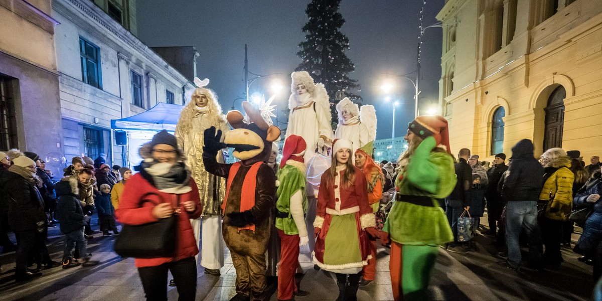 Piotrkowska w Łodzi już z choinką i jarmarkiem