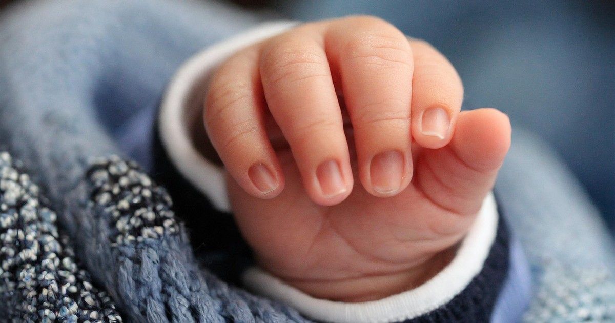 4-main-reasons-your-baby-s-fingers-smell-so-bad-how-to-fix-them