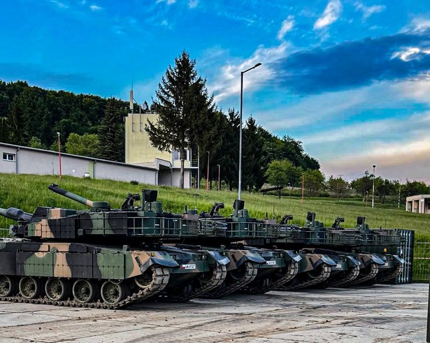 Cztery czołgi K2 gdzieś na Słowacji przed ćwiczeniami Slovak Shield 25