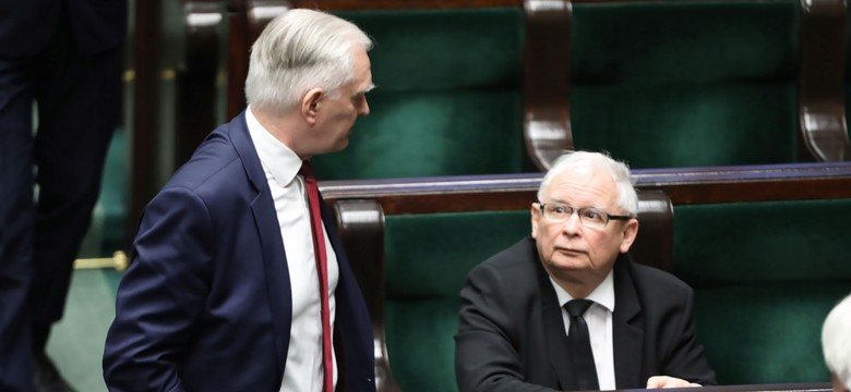Kompromis Kaczyńskiego i Gowina to uniknięcie katastrofy "zakiwania" się obozu rządzącego