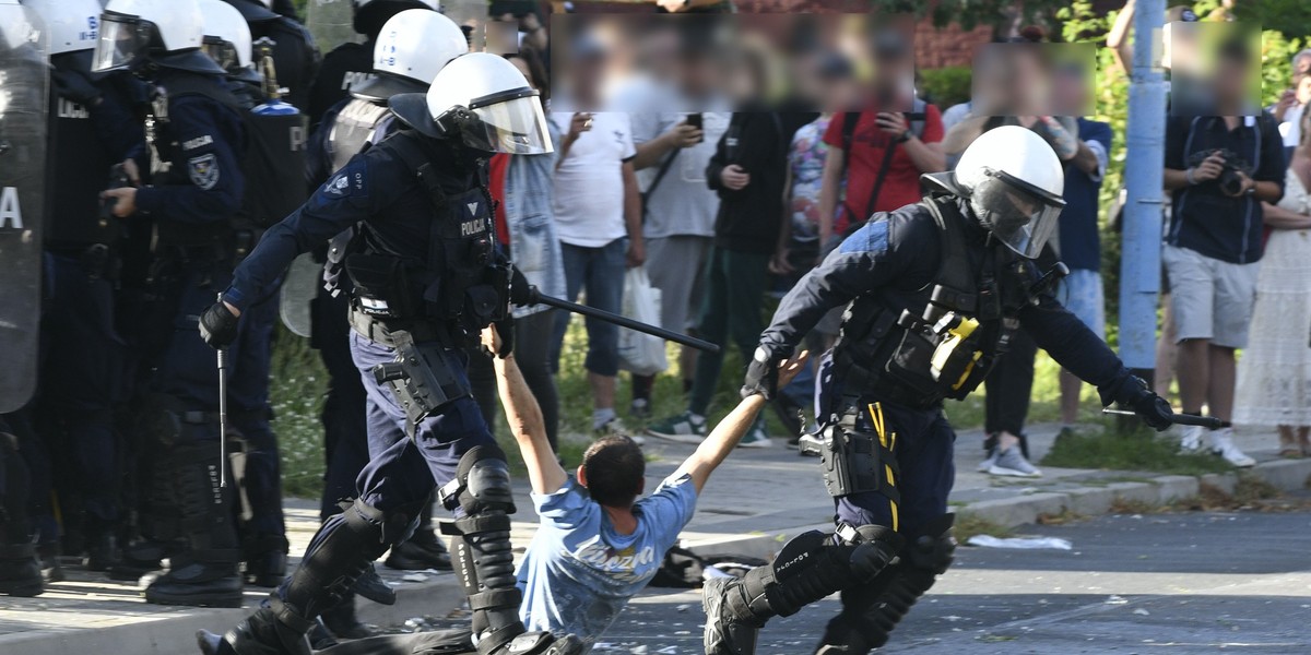 Zamieszki przed komendą policji w Lubinie.