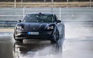 Najdłuższy drift samochodem elektrycznym – nowy rekord Guinnessa