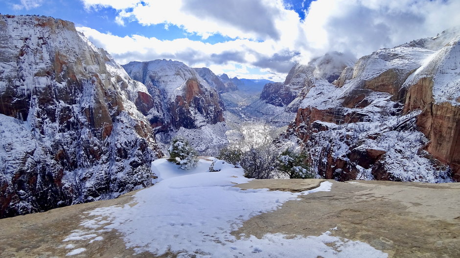 Na szczycie Angels Landing, widok na stronę południową (Zion Canyon)