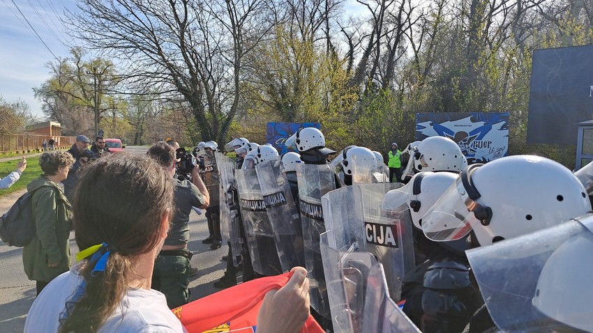 Sukob policije i aktivista na Šodrošu u Novom Sadu