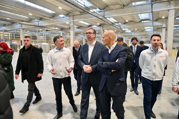 Otvorena fabrika "Ariston" u Nišu SERIJSKA PROIZVODNJA NA PROLEĆE Vučić: Milioni evra u cilindre i pumpe, posao za 300 radnika (FOTO/VIDEO)