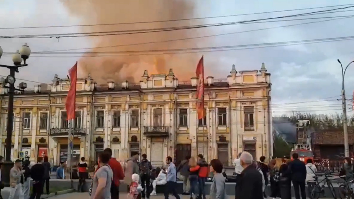 Rosja. Duży pożar historycznego teatru w Irkucku [WIDEO]