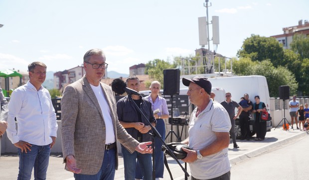 Aleksandar Vučić, u okviru posete Topličkom okrugu, obilazi završne radove na vrtiću "Čarolija" u Prokuplju