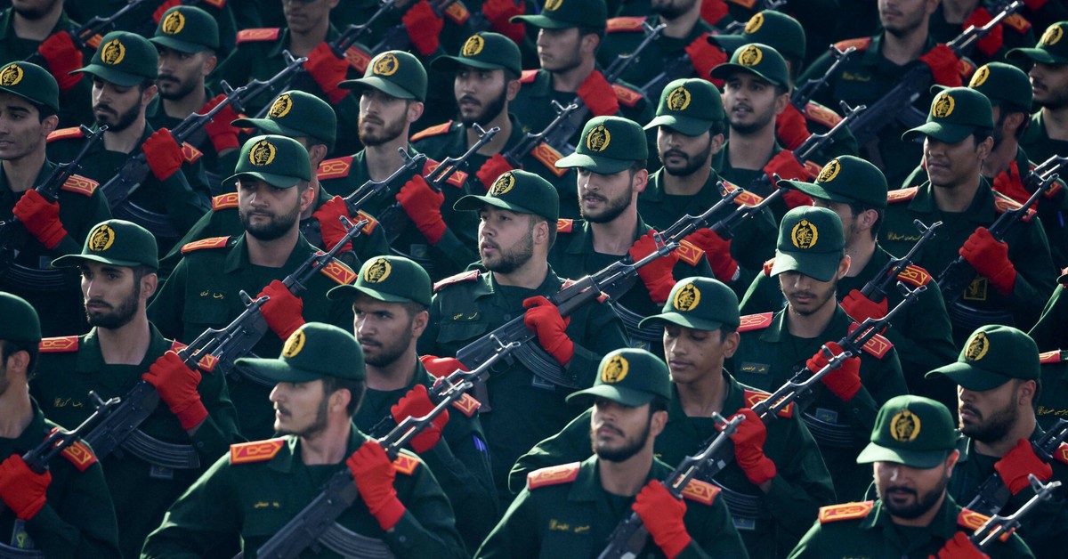 Kraj wstrzymał ruch w powietrzu i na morzu. Atak USA możliwy w każdej chwili