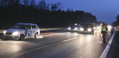 Groźny wypadek trzech aut. Sprawca zasnął