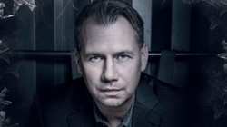 Autor kultowych thrillerów odwiedzi Polskę. Wizyta zbiega się z wydaniem nowej książki