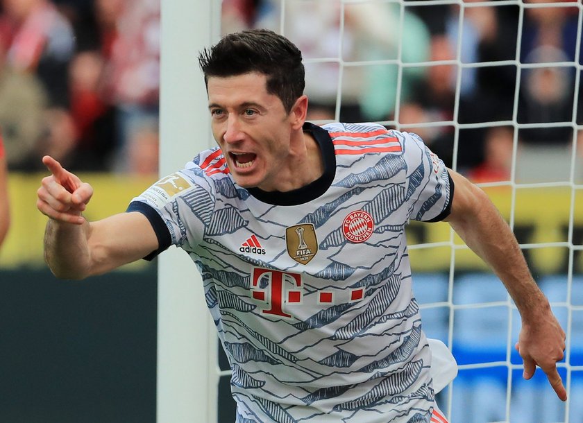 Robert Lewandowski (33 l.) poza Polską grał tylko w Bundeslidze. Kapitan reprezentacji na pewno chciałby spróbować sił w innych rozgrywkach.