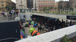 Ismét menekültek lepték el a Keleti Pályaudvart! - Galéria