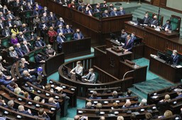 Większość kół parlamentarnych wyraziło poparcie dla działań rządu na granicy