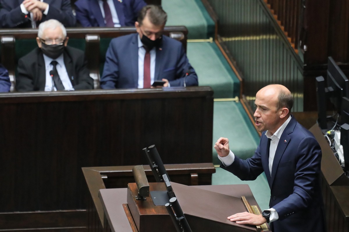 Poseł KO Borys Budka przemawia na sali obrad Sejmu w Warszawie.