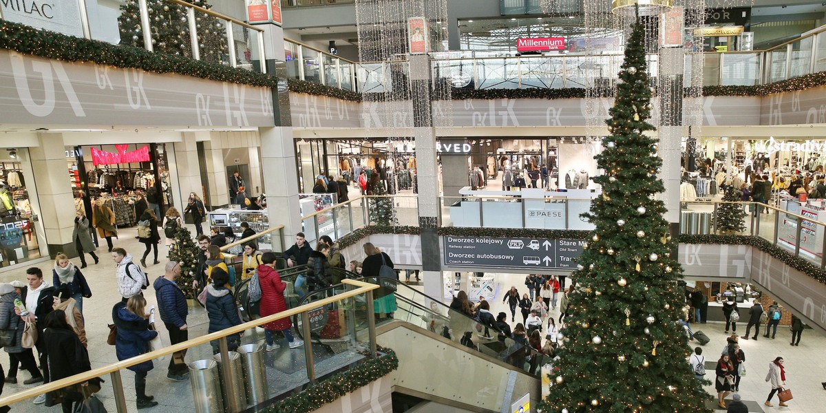 W niedzielę 8 grudnia otwarte będą mogły być tylko sklepy, w których za ladą staną ich właściciele. Pozostałe niedziele w tym miesiącu będą handlowe.