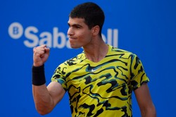 Alcaraz i Tsitsipas zagrają w finale turnieju ATP w Barcelonie [WIDEO]