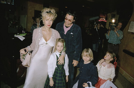 Paula Yates z dziećmi i Michael Hutchence (1996)