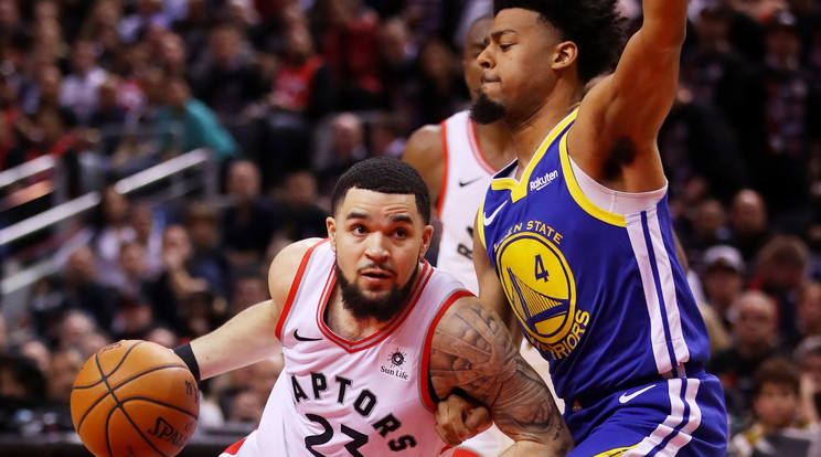 VanVleet (balra) és a Toronto győzelemmel kezdett /Fotó: Getty Images