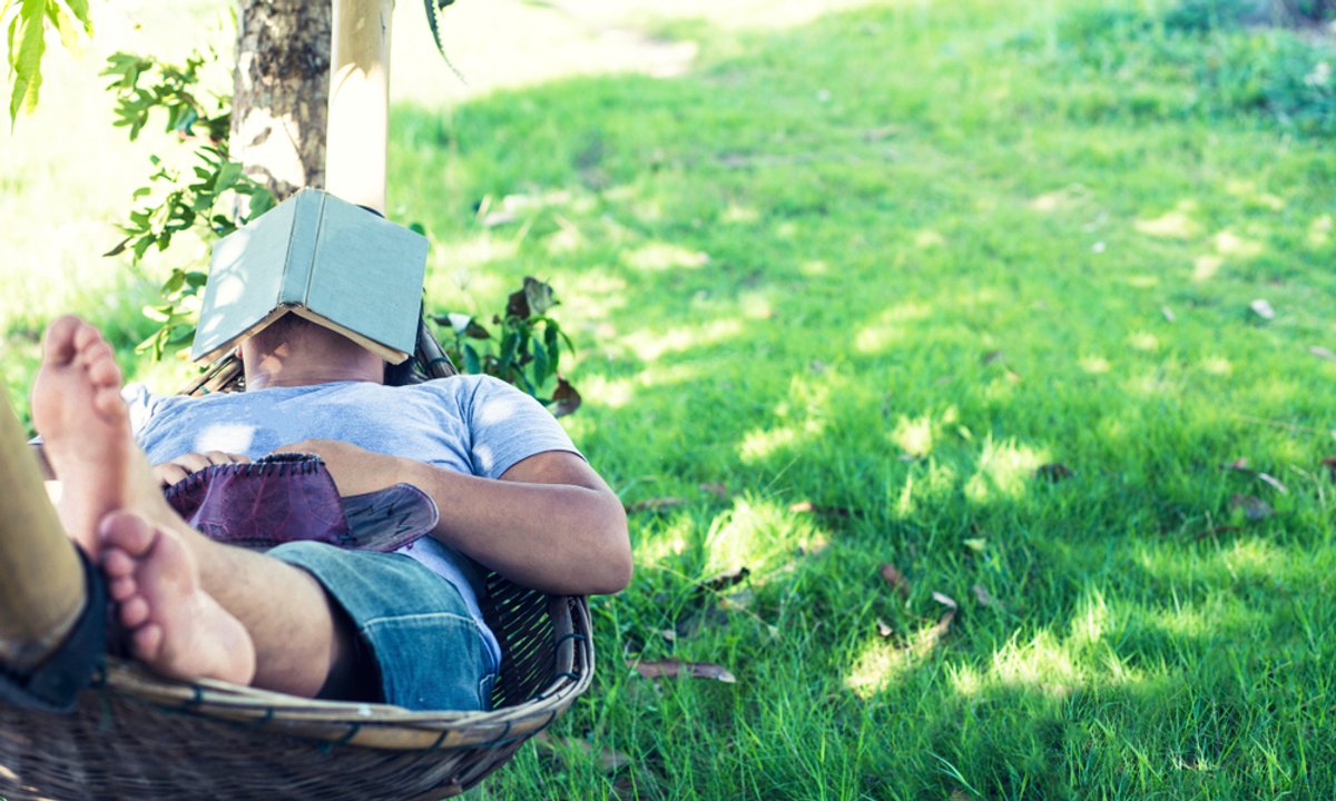 "Nie po to studiowałem, żeby siedzieć na kasie". Młodzi nie chcą pracować za 4-5 tys. zł