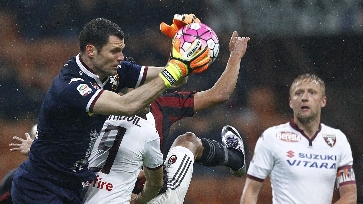 AC Milan jest coraz bliżej miejsc premiowanych występami w europejskich pucharach. W sobotnim meczu 27. kolejki Serie A Rossoneri pokonali Torino FC 1:0 (1:0), przybliżając się do piątego Interu Mediolan na punkt. Gola na wagę trzech punktów w 44. minucie strzelił Luca Antonelli. Całe spotkanie w barwach gości rozegrał Kamil Glik.