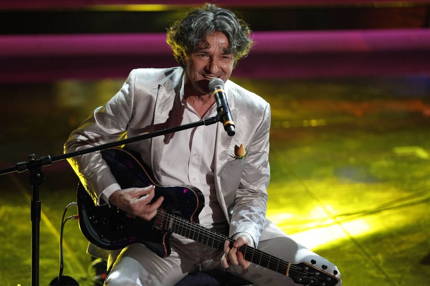 Brega je napisao i scenario zasnovan na istoimenoj operi