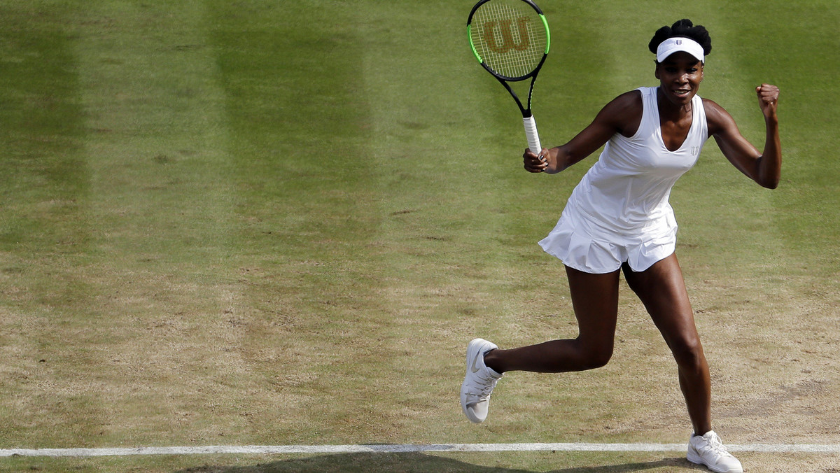 Rozstawiona z "10" tenisistka Venus Williams pokonała reprezentantkę gospodarzy Johannę Kontę (6.) 6:4, 6:2 w półfinale Wimbledonu. 37-letnia Amerykanka po raz dziewiąty zagra w decydującym spotkaniu londyńskiej imprezy wielkoszlemowej, a w dorobku ma pięć triumfów.