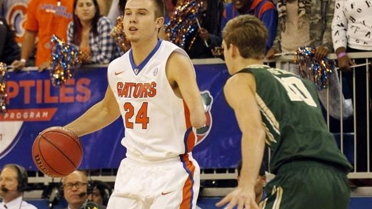 Zach Hodskins rzucił swoje pierwsze punkty w NCAA. Nie byłoby w tym nic szczególnego, gdyby nie fakt, że koszykarz Florida Gators urodził się bez ręki.