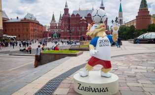 Za mistrzostwa gospodarze płacą ludziom szczęściem