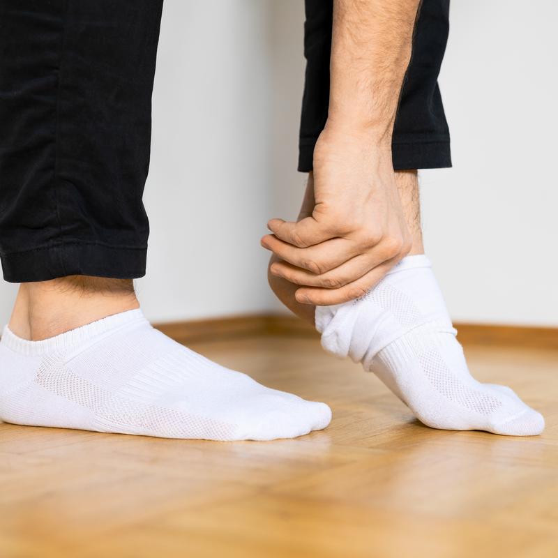 Jak wybrać skarpetki, które są dobre dla stóp? Unikniesz grzybicy i innych  chorób