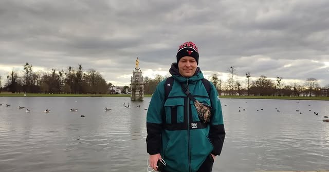 Poľský raper Damian Zawada, známy pod umeleckým menom Wadazii. 