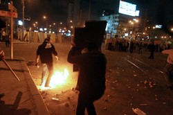 Koktajle Mołotowa poleciały w tłum. Starcia w Kairze