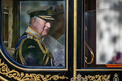 Brytyjskie media: Karol III potajemnie czerpie korzyści z majątku zmarłych obywateli