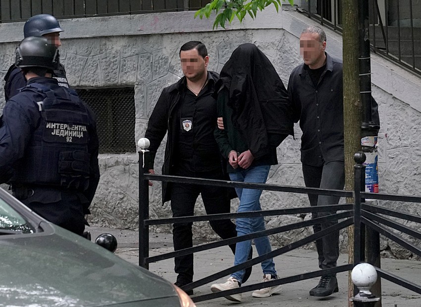 Hapšenje dečaka ubice u OŠ "Vladislav Ribnikar"