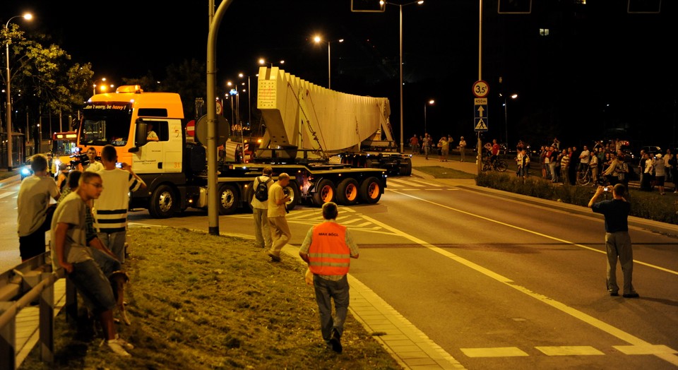 WROCŁAW TRANSPORT ELEMENTÓW KONSTRUKCYJNYCH STADIONU