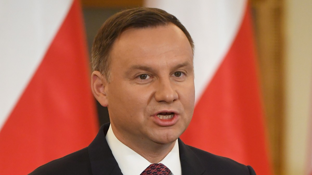 Prezydent Andrzej Duda i prezydent elekt Francji Emmanuel Macron podczas rozmowy telefonicznej umówili się wstępnie na pierwsze spotkanie na marginesie najbliższego szczytu NATO - powiedział szef gabinetu prezydenta Krzysztof Szczerski. Szczyt NATO odbędzie się 25 maja w Brukseli.