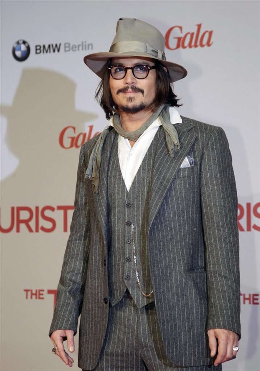 Depp słucha muzyki Biebera