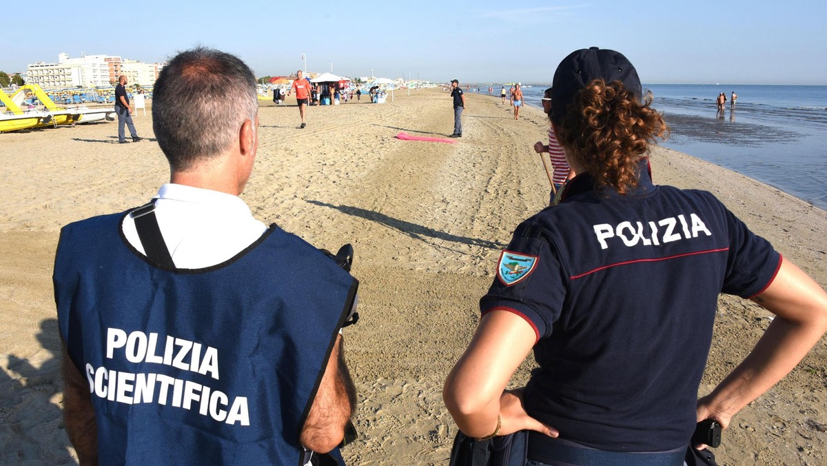 Prokuratura Okręgowa w Warszawie, która wszczęła śledztwo ws. zbiorowego gwałtu na Polce oraz brutalnego napadu na nią i jej męża na plaży we włoskim Rimini, zwróci się z wnioskiem do organów śledczych Włoch o przekazanie dokumentacji procesowej - poinformował rzecznik tej prokuratury Łukasz Łapczyński.