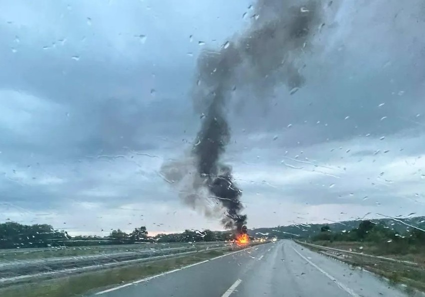 Izgoreo automobil na auto-putu Miloš Veliki kod Ljuga