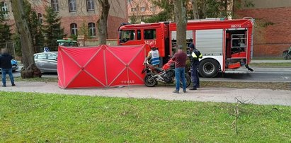 Dramat podczas egzaminu na prawo jazdy. Z motocyklistą zaczęły dziać się straszne rzeczy. Teraz walczy o życie