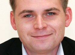 O co chodzi z Macierewiczem