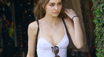 Lily-Rose Depp bez stanika