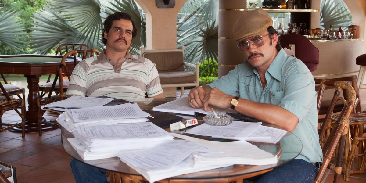 Kadr z serialu "Narcos". Pablo Escobara gra brazylijski aktor Wagner Moura 