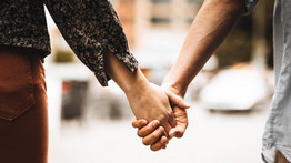 Különös történet: túl sok szeretet volt egy házaspárban, ezért bevettek még egy embert a kapcsolatukba – Így élnek most