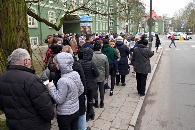 Urząd Miasta w Szczecinie. Kolejka Ukraińców po PESEL