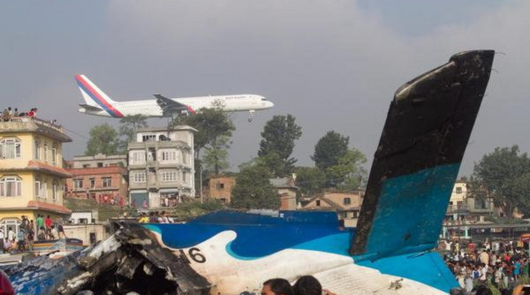 Lezuhant egy kisrepülőgép Nepálban