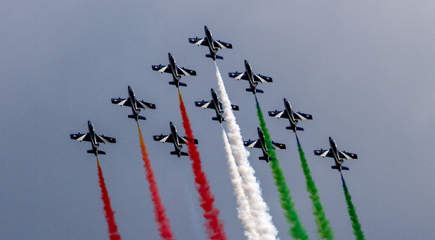 Pokaz zespołu akrobacyjnego Włoskich Sił Powietrznych - Frecce Tricolori, w ramach Międzynarodowych Pokazów Lotniczych Air Show w Radomiu